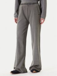 Guess Spodnie dresowe V5RB17 KCOS1 Szary Regular Fit. Szare spodnie dresowe Guess, m, z aplikacjami, z bawełny. Za 349.99 zł.