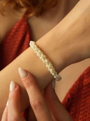 Pierres de Jade Pozłacana bransoletka z perłami rozmiar: onesize. Białe bransoletki Pierres de Jade, z perłą, pozłacane. Za 56.99 zł.