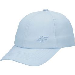 Czapka z daszkiem damska CAD207 - jasny niebieski. Czapki 4f. W wyprzedaży za 39.99 zł.