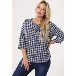 Niebieska Koszula Limpid. Niebieskie koszule Born2be, l, bez wzorów, bez kołnierzyka, bez ramiączek. Za 49.99 zł.
