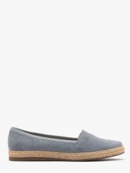 Niebieskie espadryle. Niebieskie espadryle Ryłko, bez wzorów, ze skóry, bez obcasa, na płaskiej podeszwie, bez zapięcia. W wyprzedaży za 279.99 zł.