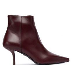 Botki Max Mara. Czerwone botki Max Mara, bez wzorów, bez obcasa, na szpilce, bez zapięcia. Za 3,319.00 zł.