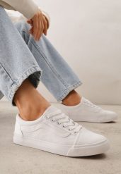 Wiązane Białe Tenisówki Trampki z Niską Cholewką Ozdobione Geometrycznym Wzorem Wioressa. Białe trampki Renee, bez wzorów, z jeansu, przed kostkę, bez zapięcia. Za 79.99 zł.