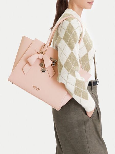 Nine West Torebka CEO-Serene-I-LX10186 Różowy. Czerwone torebki klasyczne Nine West, bez wzorów, z materiału, bez dodatków. Za 369.99 zł.