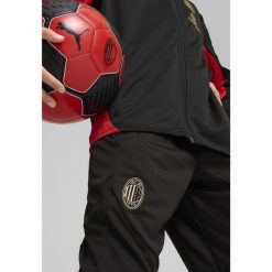 Młodzieżowe spodnie treningowe AC Milan PUMA Black For All Time Red. Czarna spodnie dresowe Puma, m, bez wzorów, z dresówki, do piłki nożnej. W wyprzedaży za 219.00 zł.