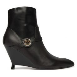 Botki PINKO. Czarne botki Pinko, bez wzorów, bez obcasa, na koturnie, bez zapięcia. Za 1,399.00 zł.