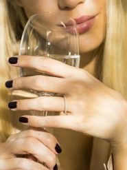 DIAMOND & CO Złoty pierścionek "Alliance Foch" z diamentami rozmiar: 56. Szare pierścionki Diamond & Co, z diamentem, złote. Za 1,188.82 zł.