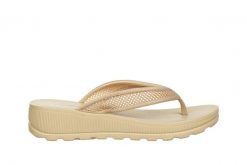 Japonki Azaleia Angelica Glitter Pearly Beige, Beżowy, Tworzywo - 40. Brązowe klapki Azaleia, bez wzorów, z tworzywa sztucznego, bez obcasa. Za 149.99 zł.