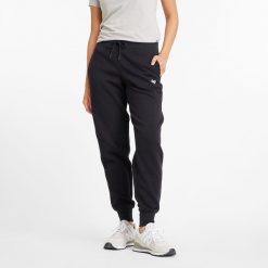 Spodnie damskie New Balance WP43805BK – czarne. Czarne spodnie dresowe New Balance, xl, bez wzorów, z bawełny. Za 159.99 zł.