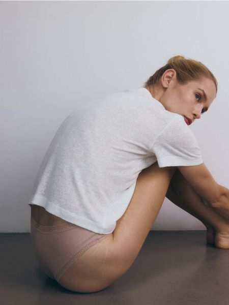 Bawełniane majtki figi 3 pack - brudny róż. Czerwone figi Reserved, l, bez wzorów, z bawełny. W wyprzedaży za 45.99 zł.