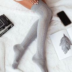 Szare ażurowe zakolanówki z warkoczem 223. Szare rajstopy i pończochy Milena, w ażurowe wzory, z bawełny. Za 29.00 zł.