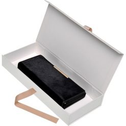SKÓRZANY PORTFEL Z WŁOSIEM. Czarne portfele TOP SECRET, bez wzorów. W wyprzedaży za 39.99 zł.