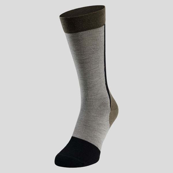 Skarpety trekkingowe Performance Wool ODLO. Szare skarpety Odlo, bez wzorów, z poliamidu. Za 122.90 zł.