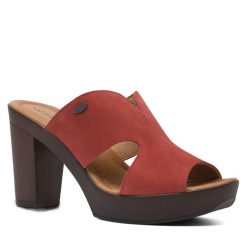Klapki Lasocki. Czerwone klapki Lasocki, bez wzorów, bez obcasa. Za 199.99 zł.