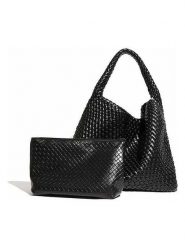 SUVRAI Torebka w kolorze czarnym - 30 x 42 x 14 cm rozmiar: onesize. Czarne torby na ramię SUVRAI, bez wzorów, z materiału, na ramię, bez dodatków. Za 173.99 zł.