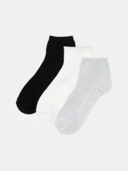 Prążkowane skarpetki z bawełną 3 pack - szary. Szare skarpety Sinsay, bez wzorów, z bawełny. Za 12.99 zł.