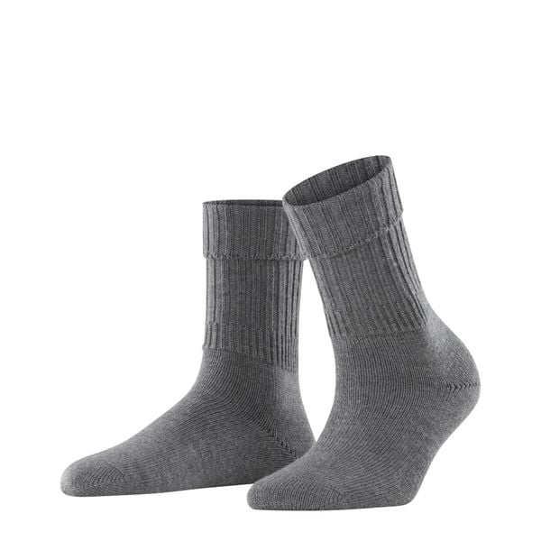 Skarpetki damskie Falke Striggings. Brązowe skarpety Falke, bez wzorów, z materiału. Za 125.00 zł.