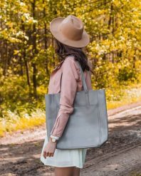 Skórzana torebka damska DAN-A T376 szara. Szare torebki klasyczne DAN-A, bez wzorów, ze skóry, bez dodatków. Za 399.99 zł.