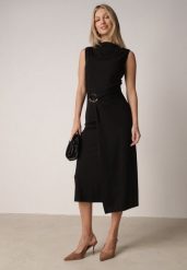 Czarna Wizytowa Sukienka Taliowana z Metaliczną Ozdobą Aroos. Czarne sukienki Born2be, na co dzień, m, z aplikacjami, eleganckie, bez kołnierzyka, bez ramiączek, proste. Za 149.99 zł.