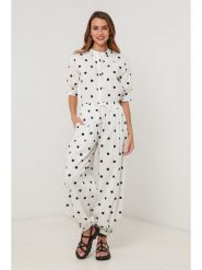 Lin Passion Spodnie materiałowe w kolorze białym rozmiar: 40/42. Białe spodnie materiałowe Lin Passion, bez wzorów, z bawełny, z standardowym stanem. Za 108.99 zł.