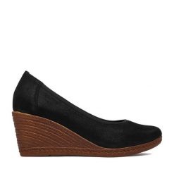 Półbuty Lasocki. Czarne czółenka Lasocki, bez wzorów, bez obcasa, na koturnie, bez zapięcia. Za 199.99 zł.