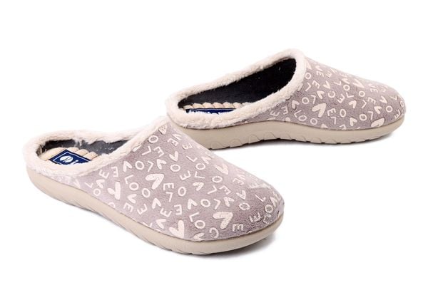 INBLU ET-32 071 beżowy, kapcie damskie. Brązowe obuwie domowe Inblu, bez wzorów, z tkaniny, bez zapięcia. Za 65.51 zł.