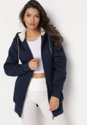 Granatowa Bluza Ocieplana Sztucznym Futerkiem z Kapturem i Kieszeniami Violanda. Niebieskie bluzy Born2be, m, bez wzorów, z kapturem. Za 79.99 zł.
