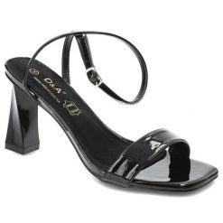 Czarne Sandały S.Barski Eleganckie Buty Na Obcasie. Czarne sandały S.BARSKI, bez wzorów, ze skóry ekologicznej, eleganckie, bez obcasa, na obcasie, bez zapięcia. Za 139.00 zł.