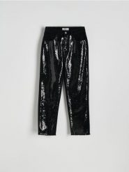 Jeansy mom fit z cekinami - czarny. Czarne jeansy Reserved, bez wzorów. W wyprzedaży za 139.99 zł.