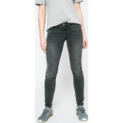 Only - Jeansy Coral. Szare jeansy Only, bez wzorów, z obniżonym stanem. W wyprzedaży za 119.90 zł.