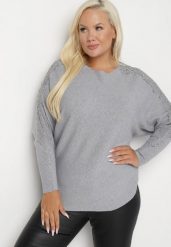 Szara Bluzka z Wiskozą i Bawełną o Kroju Nietoperza Ozdobiona Koronką i Cyrkoniami Erisele. Szare bluzki Born2be, l, z aplikacjami, z bawełny, bez kołnierzyka, bez ramiączek. Za 44.99 zł.