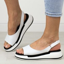 Białe skórzane sandały damskie na platformie T.Sokolski 247. Białe sandały Sokolski, bez wzorów, z materiału, klasyczne, bez obcasa, na platformie, bez zapięcia. Za 199.00 zł.