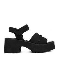 Sandały JENNY. Czarne sandały Jenny, bez wzorów, bez obcasa, na słupku, bez zapięcia. Za 139.99 zł.