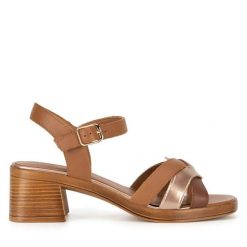 Sandały Lasocki. Czarne sandały Lasocki, bez wzorów, bez obcasa, na płaskiej podeszwie, bez zapięcia. Za 149.99 zł.