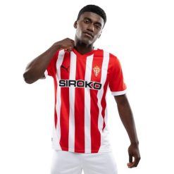Oficjalna koszulka piłkarska Puma dla dorosłych Real Sporting de Gijón Footba. Czerwone bluzki Puma, bez wzorów, sportowe, bez kołnierzyka, bez ramiączek. W wyprzedaży za 254.00 zł.