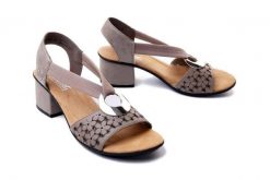 RIEKER 64677-64 beige, sandały damskie. Brązowe sandały Rieker, bez wzorów, z gumy, bez obcasa, na obcasie, bez zapięcia. Za 299.90 zł.