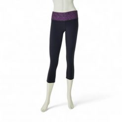 Second life - Kobiety Legginsy do jogi i biegania fioletowe - Stan bardzo dobry. Fioletowe legginsy sportowe LULULEMON, m, bez wzorów, z tkaniny, do biegania. Za 144.80 zł.
