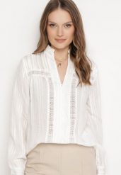Biała Koszula w Stylu Boho z Ażurowymi Lamówkami Larsula. Białe koszule Born2be, l, z aplikacjami, z jeansu, biznesowe, bez kołnierzyka, bez ramiączek. Za 109.99 zł.