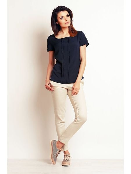 INFINITE YOU Bluzka w kolorze granatowym rozmiar: M. Niebieskie bluzki Infinite You, m, bez wzorów, bez kołnierzyka, bez ramiączek. Za 41.69 zł.