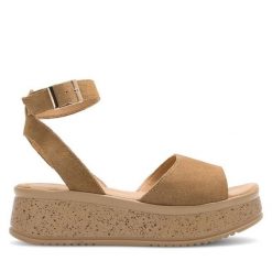 Sandały Lasocki. Brązowe sandały Lasocki, bez wzorów, bez obcasa, na koturnie, bez zapięcia. Za 149.99 zł.