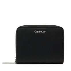 Portfel damski Calvin Klein. Czarne portfele Calvin Klein, bez wzorów. Za 259.99 zł.