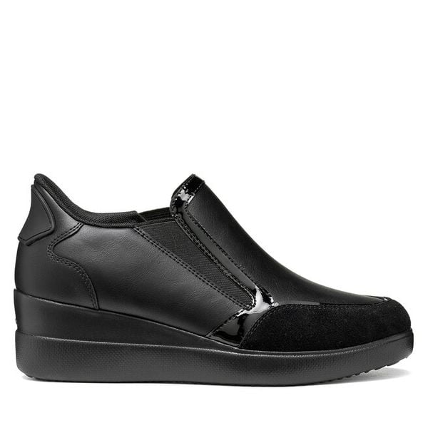 Półbuty Geox. Czarne czółenka Geox, bez wzorów, bez obcasa, na koturnie, bez zapięcia. Za 449.99 zł.