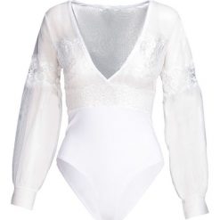 Białe Body Unblurred. Body marki Born2be. Za 44.99 zł.