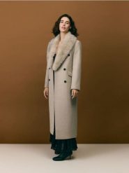 Płaszcz z dodatkiem wełny - beżowy. Brązowe płaszcze Reserved, l, bez wzorów, z tkaniny, bez kaptura. Za 399.99 zł.