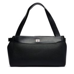 Torebka Calvin Klein. Czarne torebki klasyczne Calvin Klein, bez wzorów, bez dodatków. Za 649.99 zł.