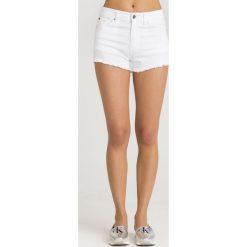 SZORTY JEANSOWE Armani Exchange. Białe szorty Armani Exchange, z aplikacjami, z bawełny. Za 251.40 zł.