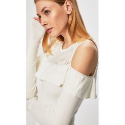 Guess Jeans - Sweter. Białe swetry Guess Jeans, l, z aplikacjami, z dzianiny, bez ramiączek. Za 359.90 zł.