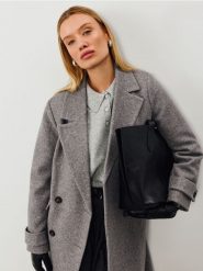 Skórzana torba z kosmetyczką - czarny. Czarne kufry i kosmetyczki Sinsay, bez wzorów, bez dodatków. Za 149.99 zł.
