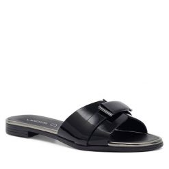 Klapki Lasocki. Czarne klapki Lasocki, bez wzorów, bez obcasa. Za 179.99 zł.