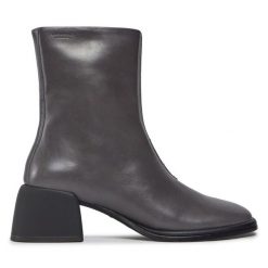 Botki Vagabond Shoemakers. Szare botki Vagabond Shoemakers, bez wzorów, bez obcasa, na słupku, bez zapięcia. Za 769.99 zł.